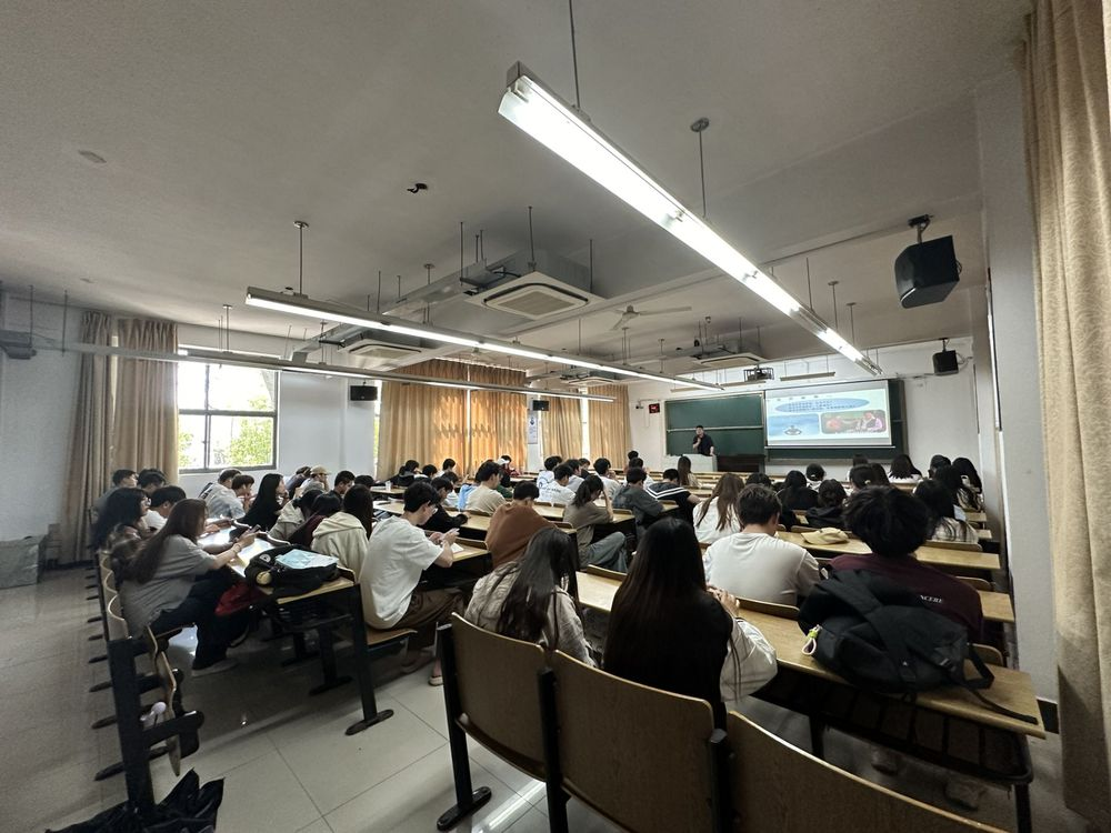 k8凯发(中国)科技集团在南京邮电大学通达学院举办讲座